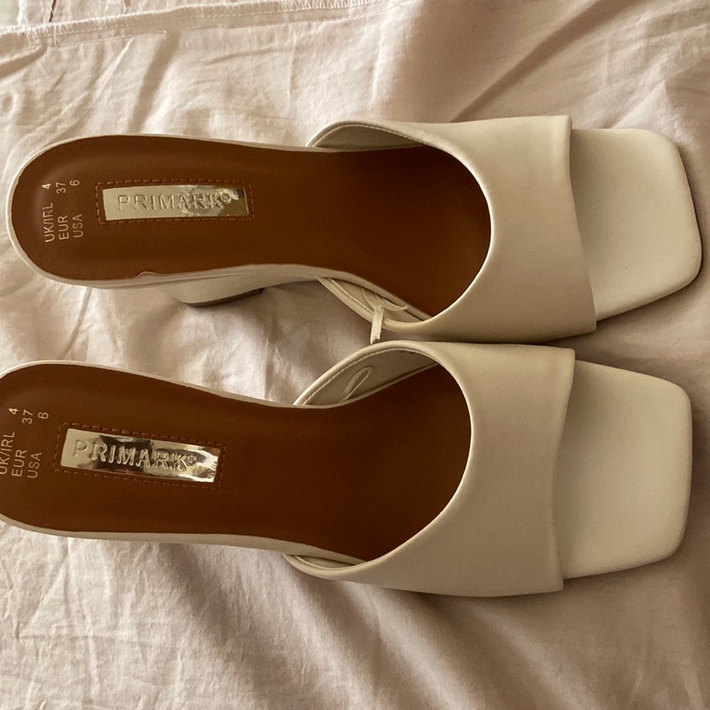 Brand new shoes I got it as a gift wrong size